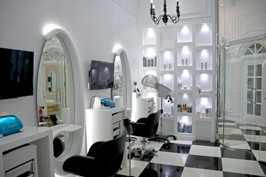 Salon Suite Owners Guide comparison of private salon suites vs traditional open salons
