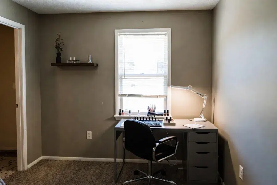 How to Open a Nail Salon in Your Home, the Stress-Free Way by choosing the right home workspace