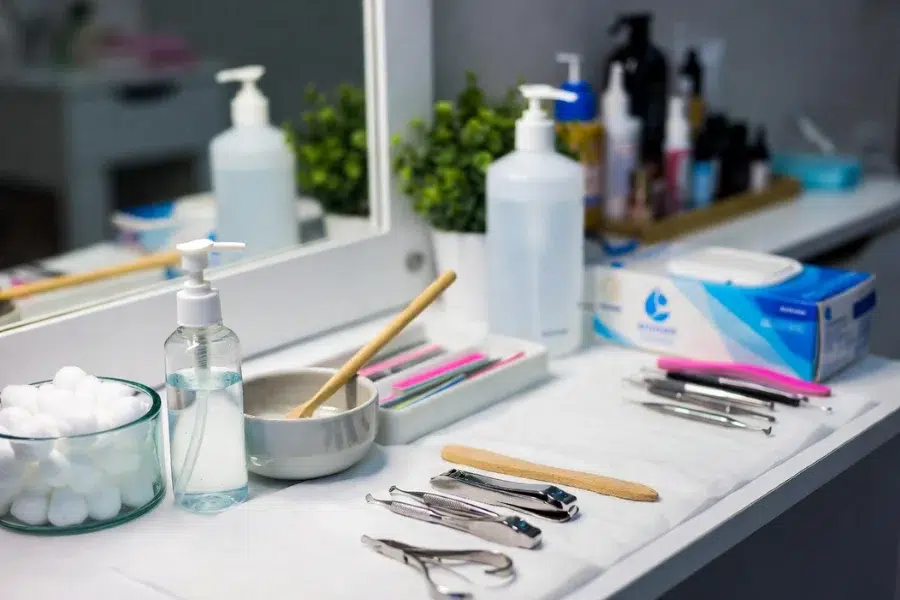 Manicure table with hygiene essentials for a clean and safe working environment – A guide to setting up your manicure table.