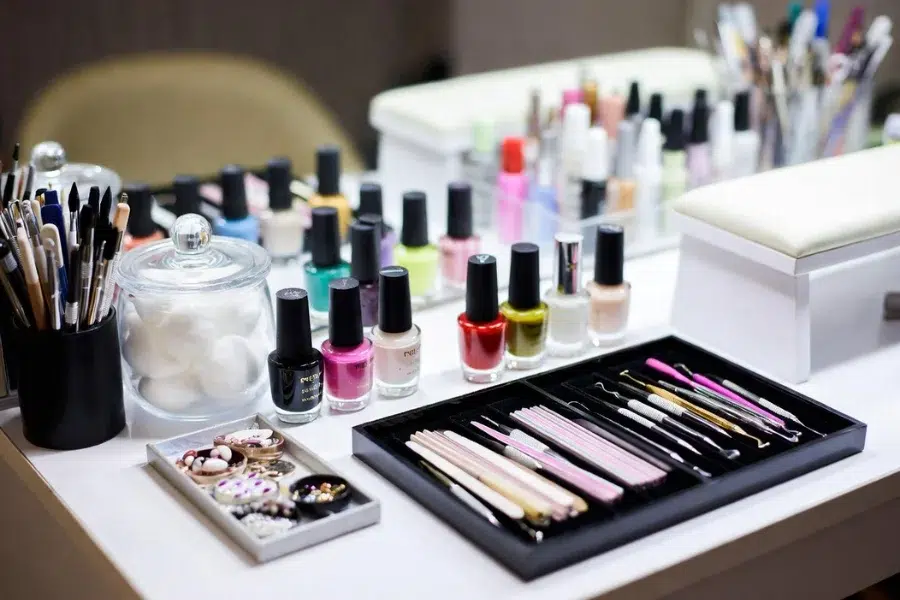 Organized manicure table layout to improve efficiency – A quick guide to setting up your manicure table.