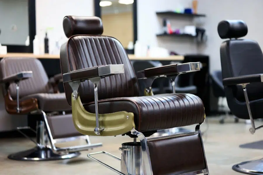 Barber Chair vs Salon Chair: Material Durability Comparison, highlighting high-quality materials used in barber chairs