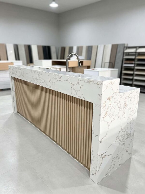 modern-salon-bar-counter-solid-wood-marble-pattern-grooved-02 modern-salon-bar-counter-solid-wood-marble-pattern-grooved-02